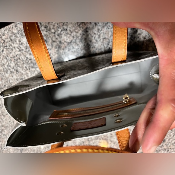 **SOLD**Louis Vuitton Monogram Vernis Reade PM Tote Handbag - Picture 5 of 10